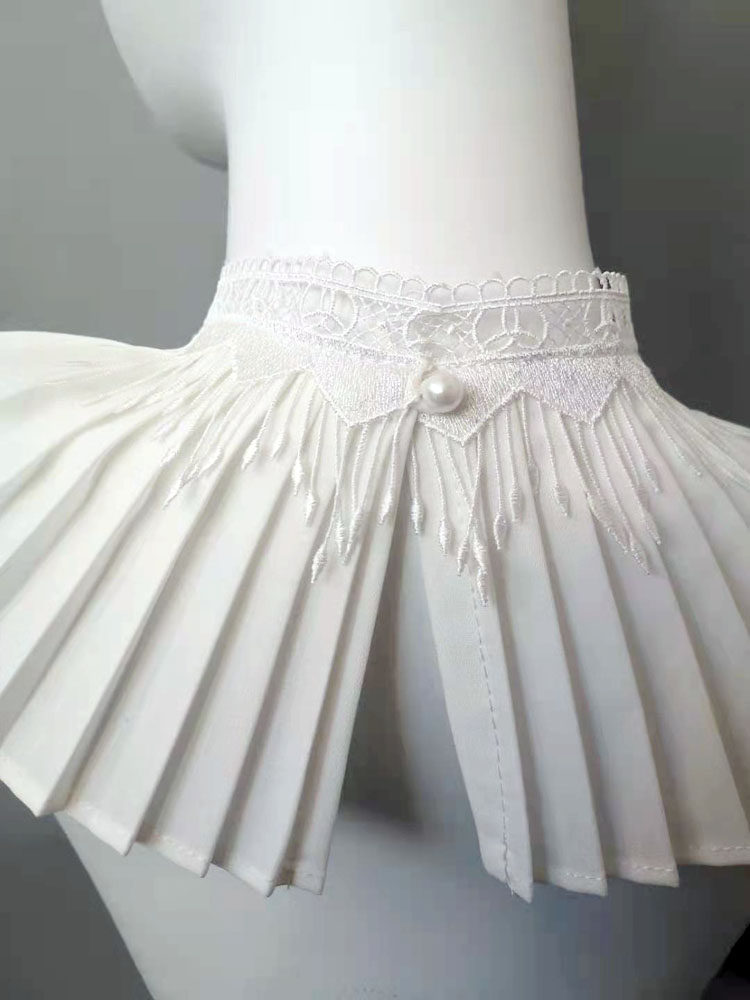THE NECKLINE IS DECORATED PLEATED LACE FAUX COLLAR BUTTONS SMALL STAND COLLAR WHITE HAND SLEEVES WARM CUFFS AND VERSATILE FAKE SLEEVES