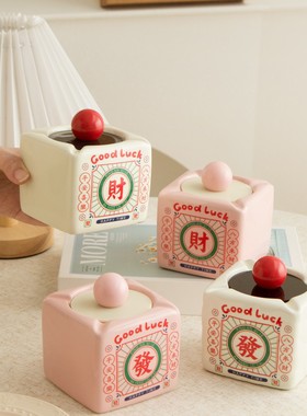 Ceramic ashtray with large capacity and lid to prevent dust