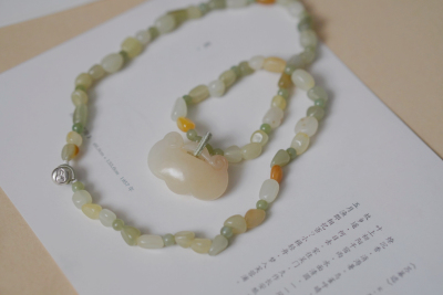像来自秋天草木溪涧的风裹一缕栀子花香 和田玉项链 温柔的一串