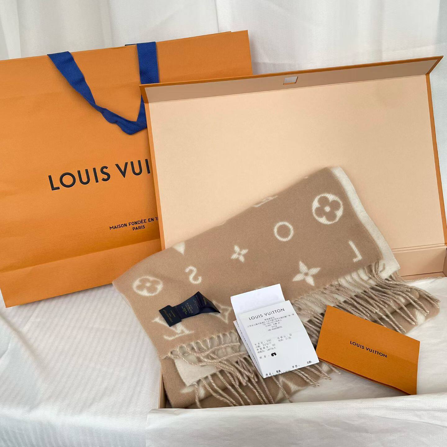 lv 奶茶色羊绒围巾 未使用