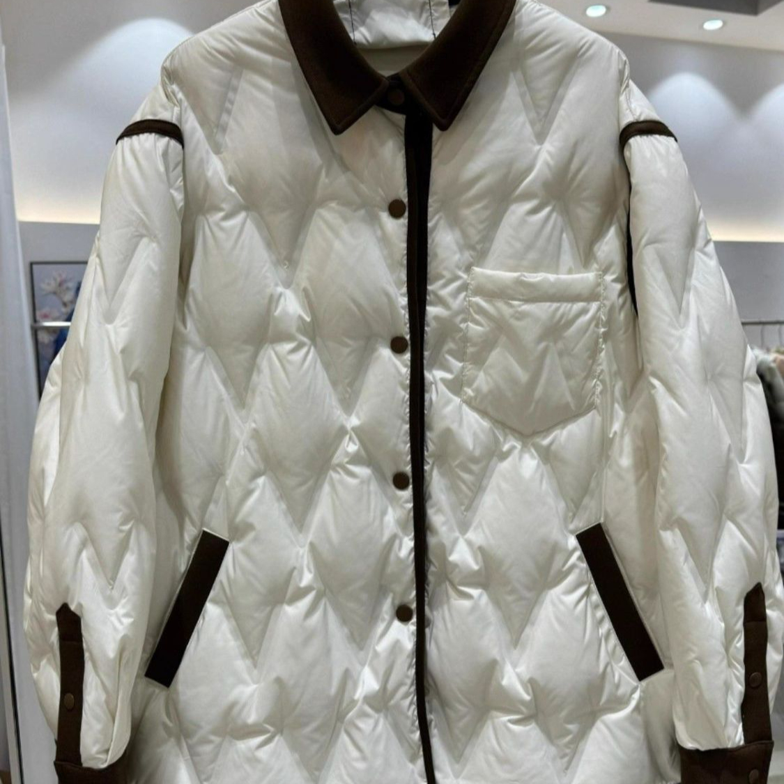 90轻薄羽绒服女2025秋冬新款中长款压胶菱形格衬衫翻领白鸭绒外套
