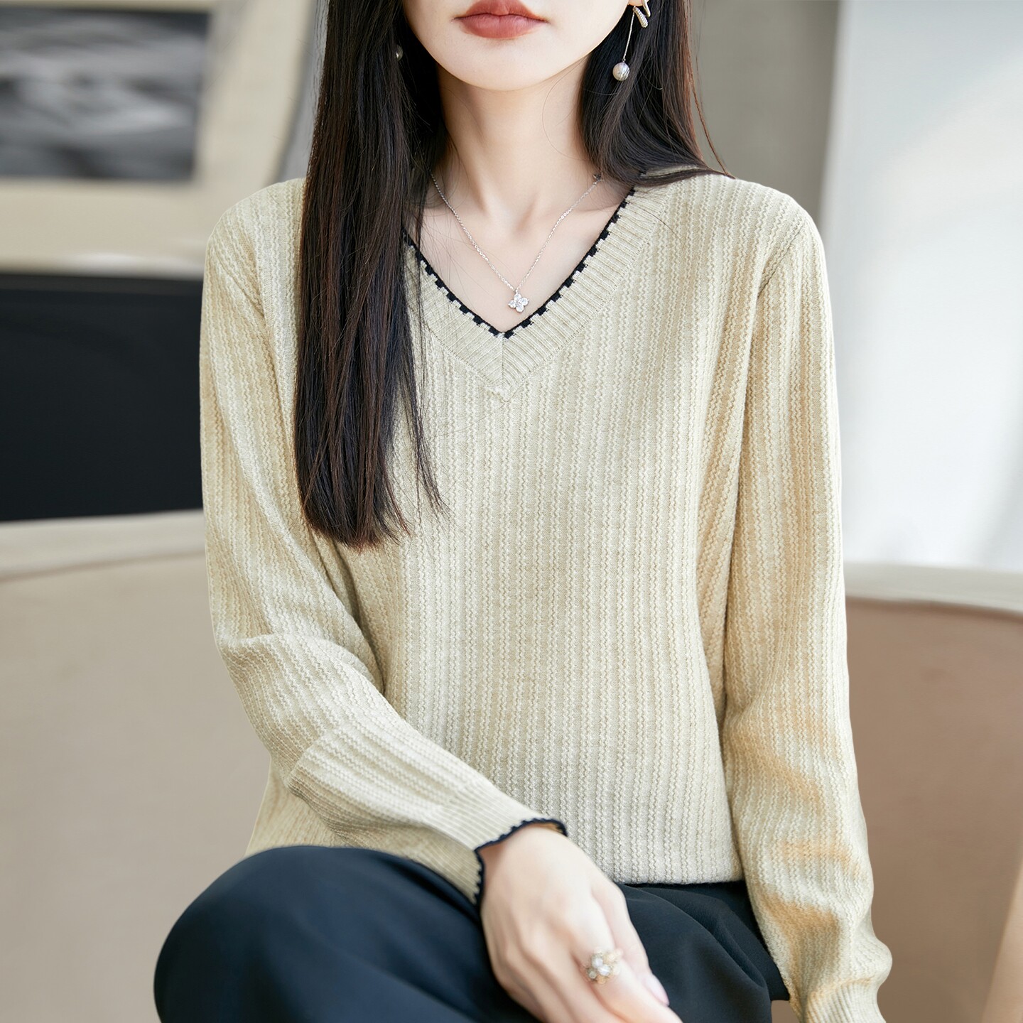 新款V领纯色秋季大码针织打底衫女洋气中老年女装上衣毛衣
