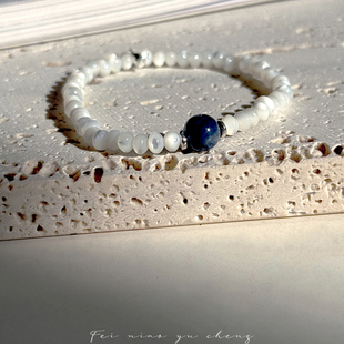 飞鸟屿城/原创百搭法式温柔天然白贝蓝晶转运珠手链弹力绳手串女