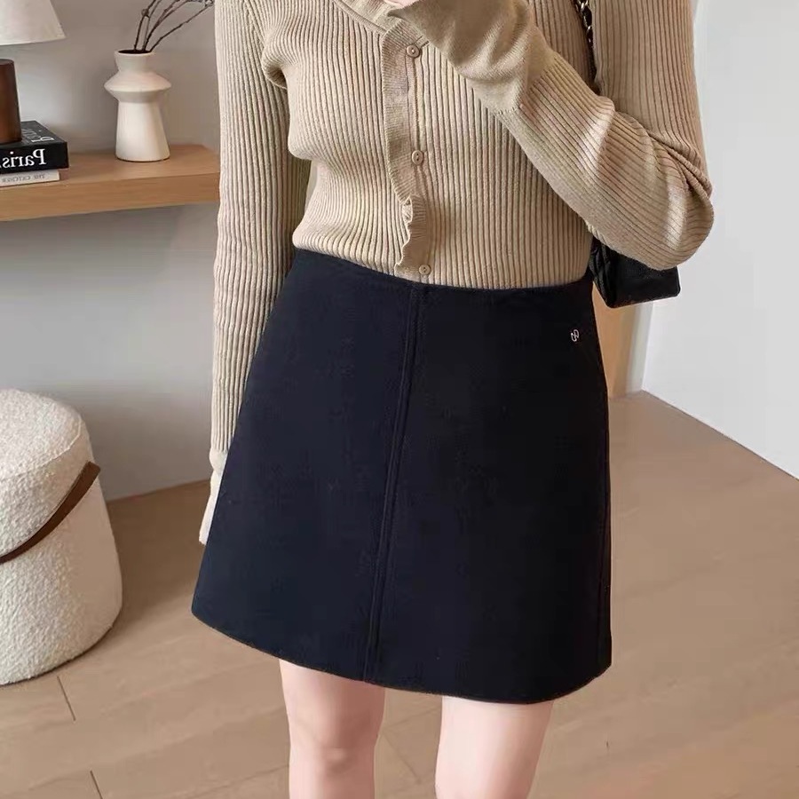 极简风黑色毛呢A字半身裙秋冬季