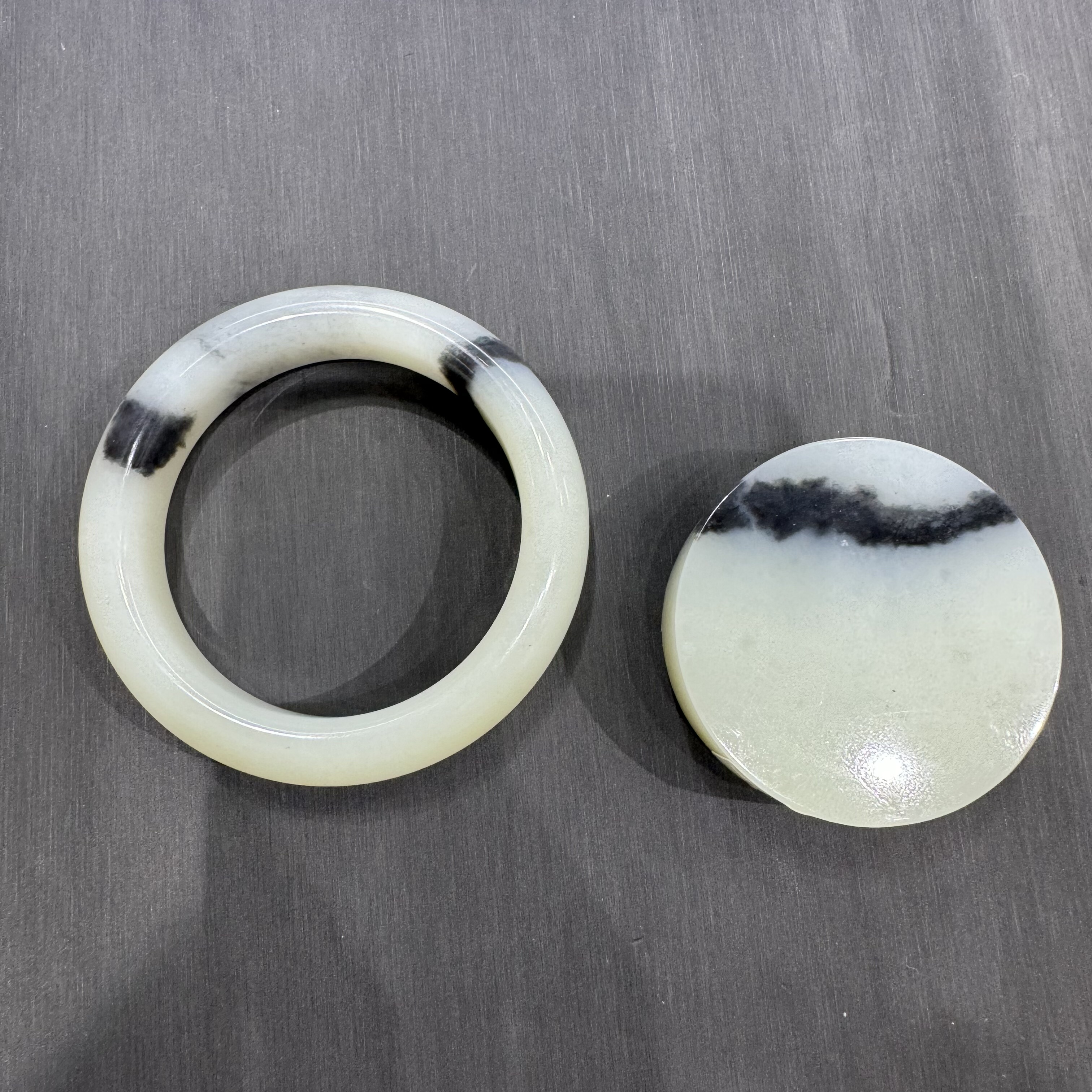 新疆和田玉青花籽料手镯内径54mm油润细腻带证书