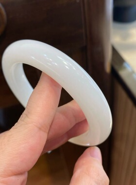 新疆和田玉且末羊脂白玉手镯油润细腻泥鳅背