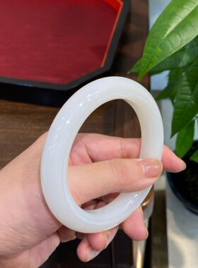 新疆和田玉且末羊脂白玉泥鳅背油润带证书