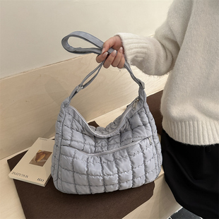 2025冬季新款时尚百搭云朵泡芙包女大容量绗缝腋下包单肩斜挎包女