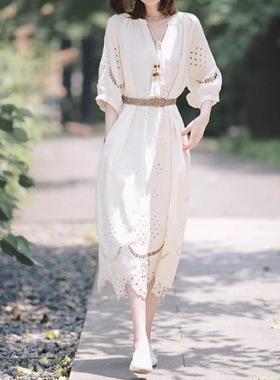 法式V领白色连衣裙女20206夏季新款气质显瘦时尚百搭波西米亚长裙