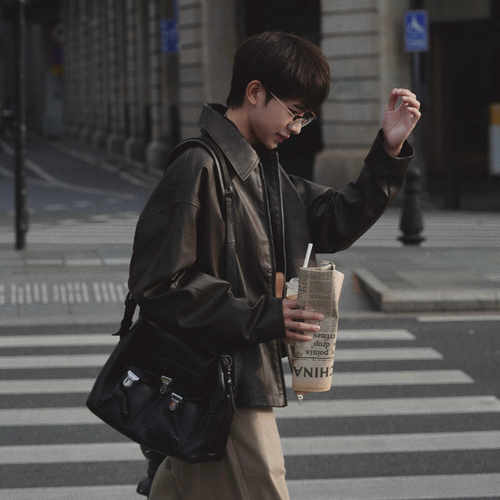 简约设计感短款夹克皮衣