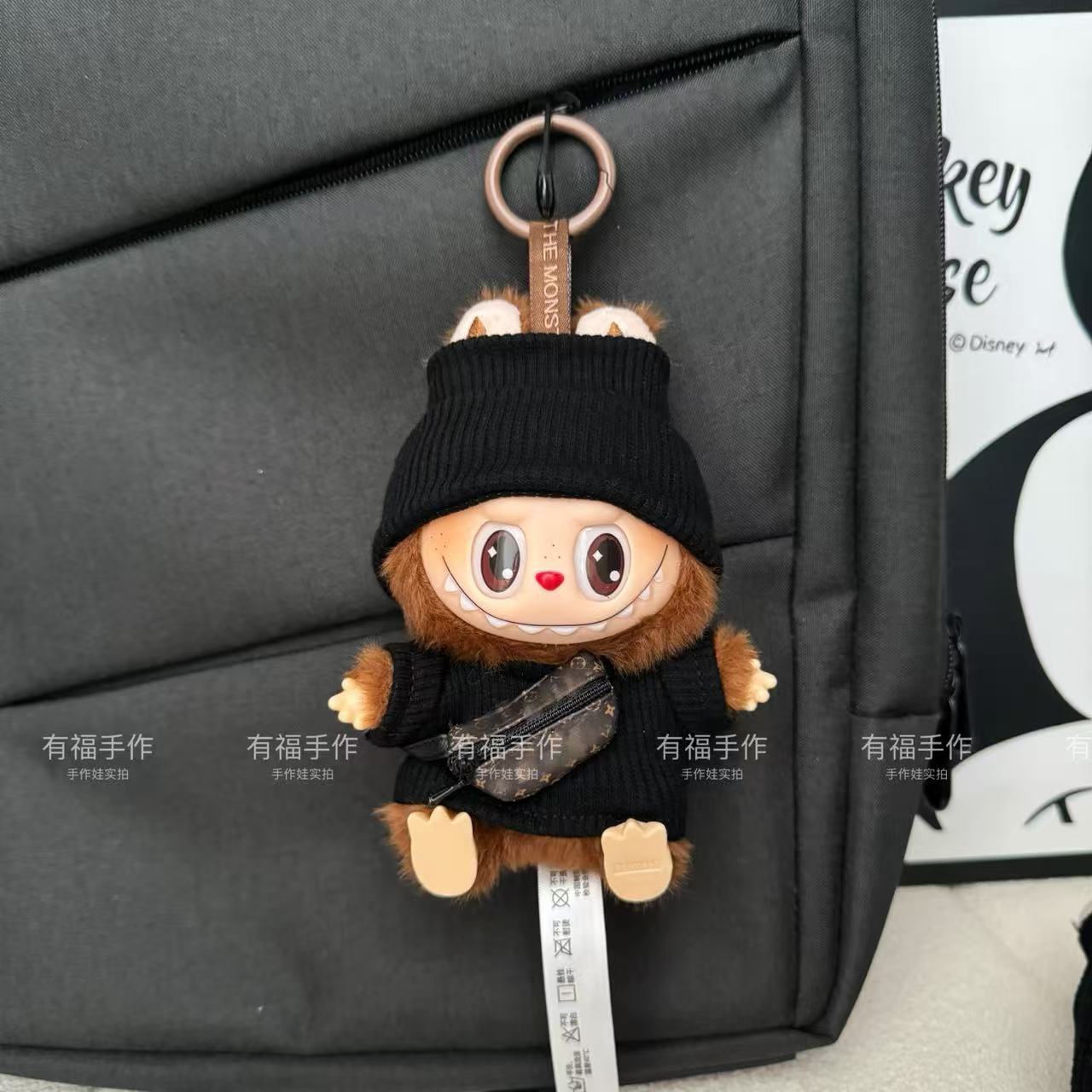 实拍咖色搪胶公仔包包挂件娃衣