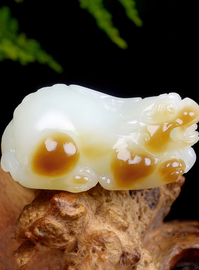 精品新疆和田玉糖白貔貅吊坠貔貅挂件寓意招财进宝 重22.85克