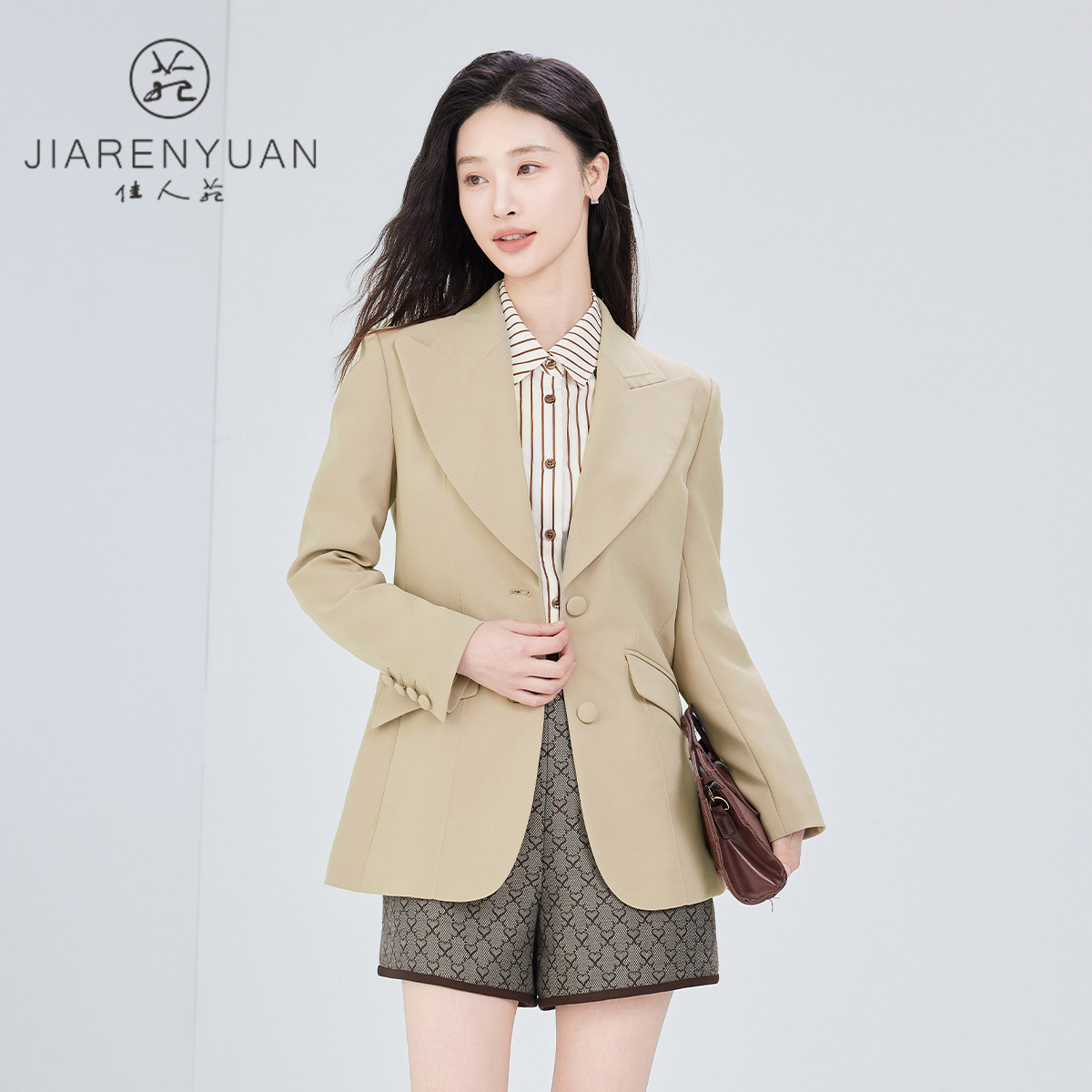 佳人苑短外套女2024年秋季新款时尚两粒扣开叉设计西装上衣长袖