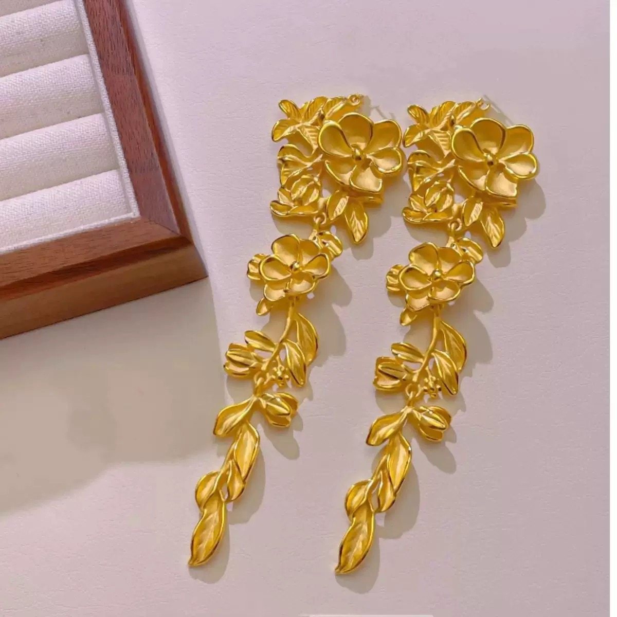 花朵长款流苏镀金耳钉新中式高级感新娘搭配结婚道具假三金耳环,饰品/流行首饰/时尚饰品新,耳环,淘宝优惠券,粉丝福利购,淘宝优惠卷