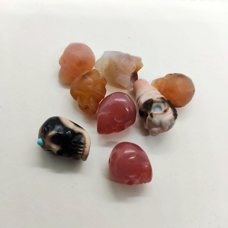 天然玛瑙材质朱砂点老天珠残件改雕骷髅头尸陀林散珠配件手串diy