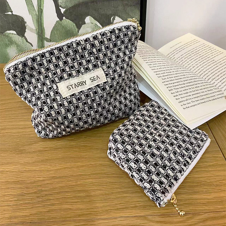 新款黑白格纹补妆化妆包 ins小香风便携姨妈巾零钱耳机收纳包大小