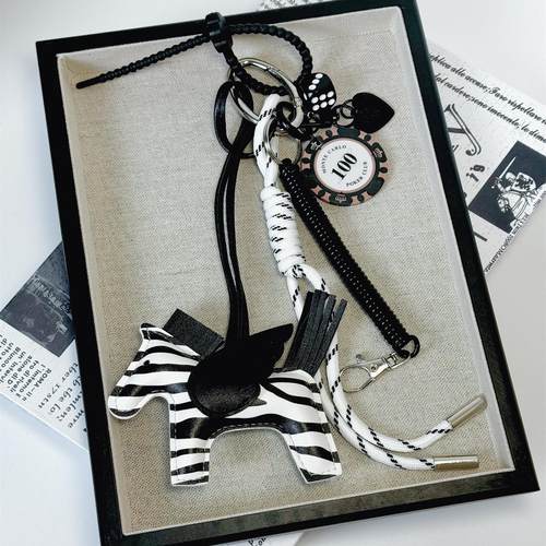 miu系小飞马包包挂件小马包挂pu皮手工编织绳汽车钥匙扣车挂挂饰