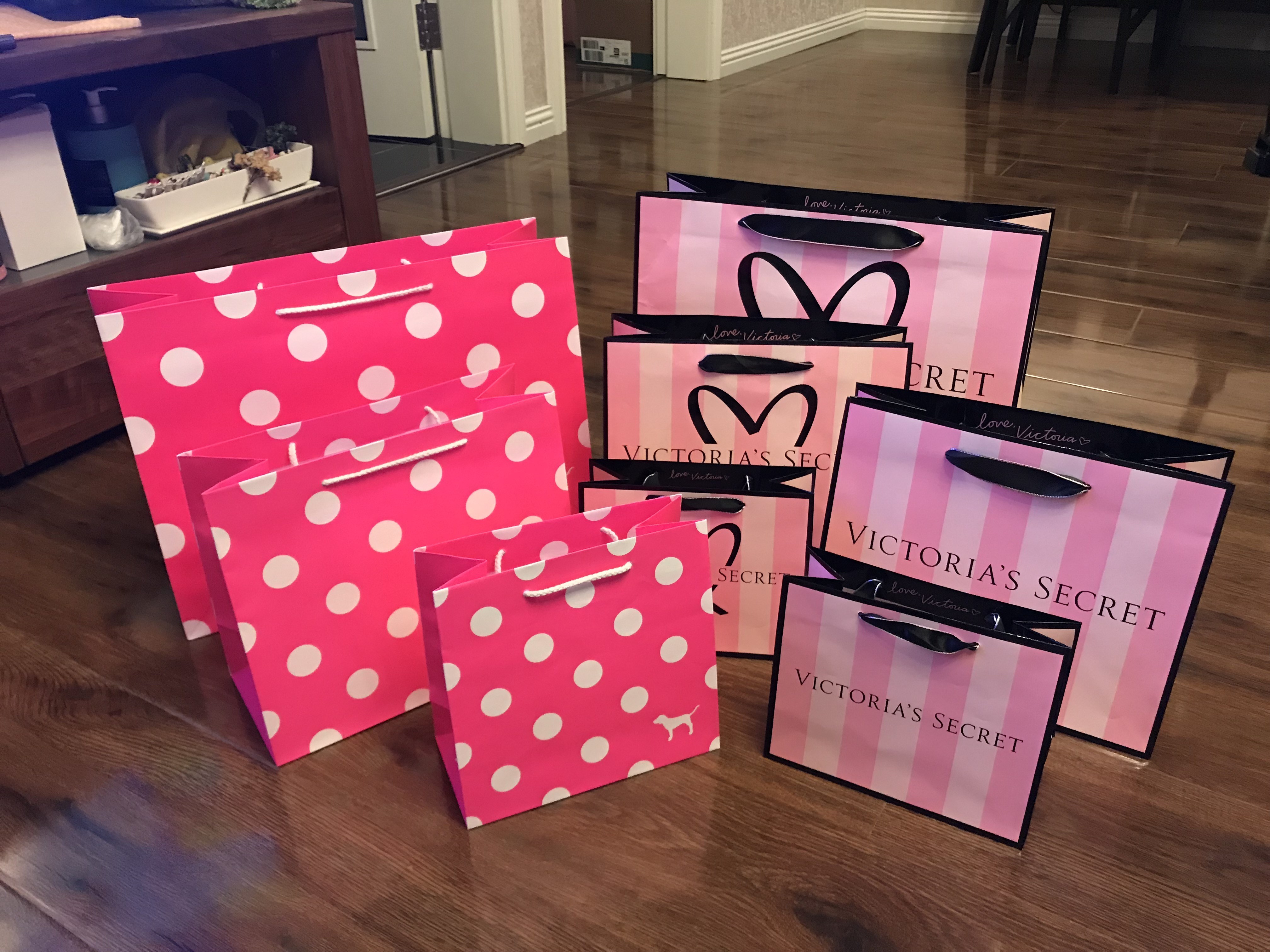 秘密礼品盒手拎袋纸袋包装袋礼品袋维多利亚商场的现货身体乳新品在类目 办公设备/耗材/相关服务, 包装设备/标牌及耗材, 礼品袋/塑料袋中 - 来自Buy2taobao.com提供专业的淘宝代购服务