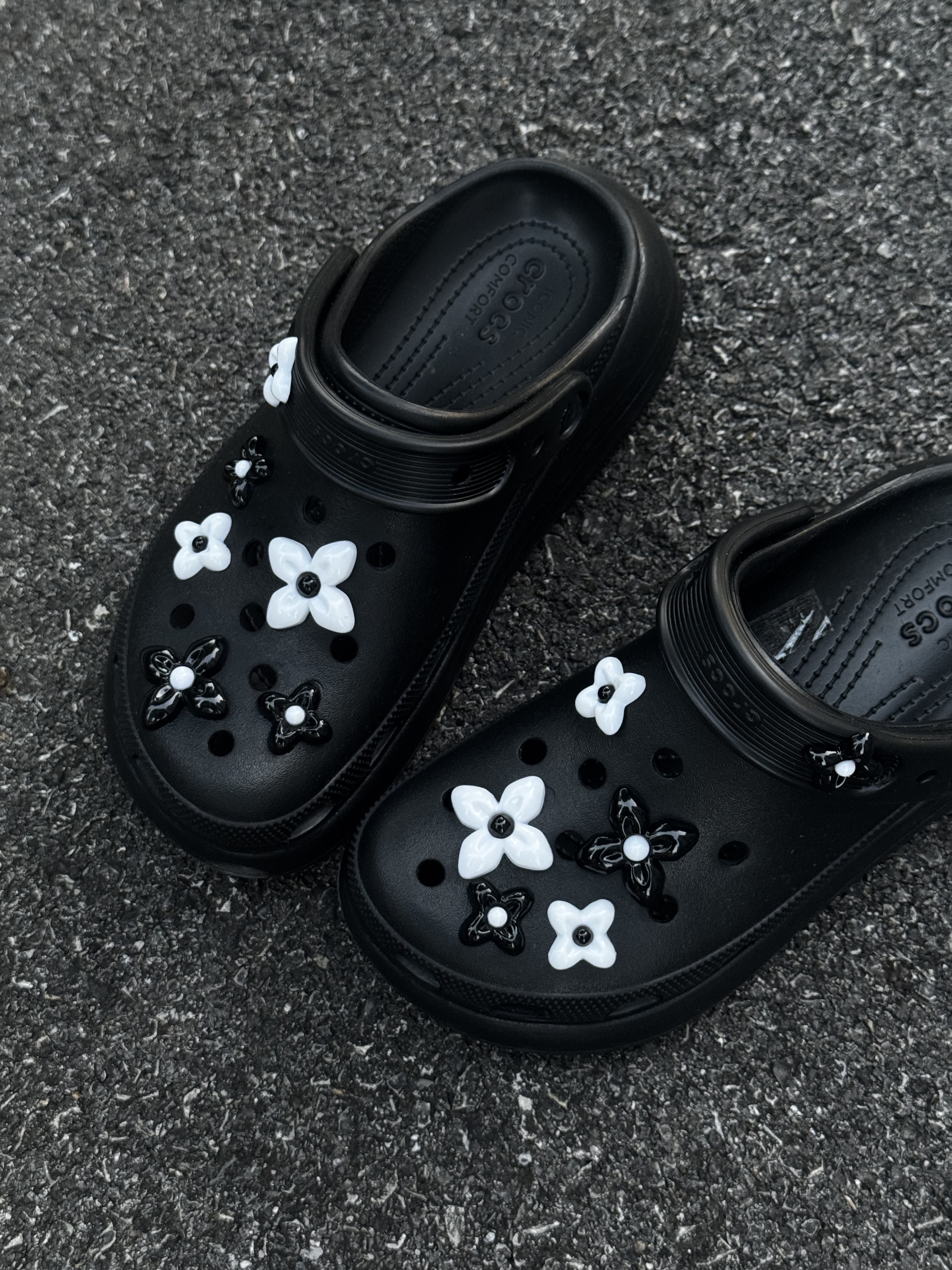 反转黑白洞洞鞋鞋花SMFK联名同款鞋扣适配crocs卡洛驰花朵diy配件