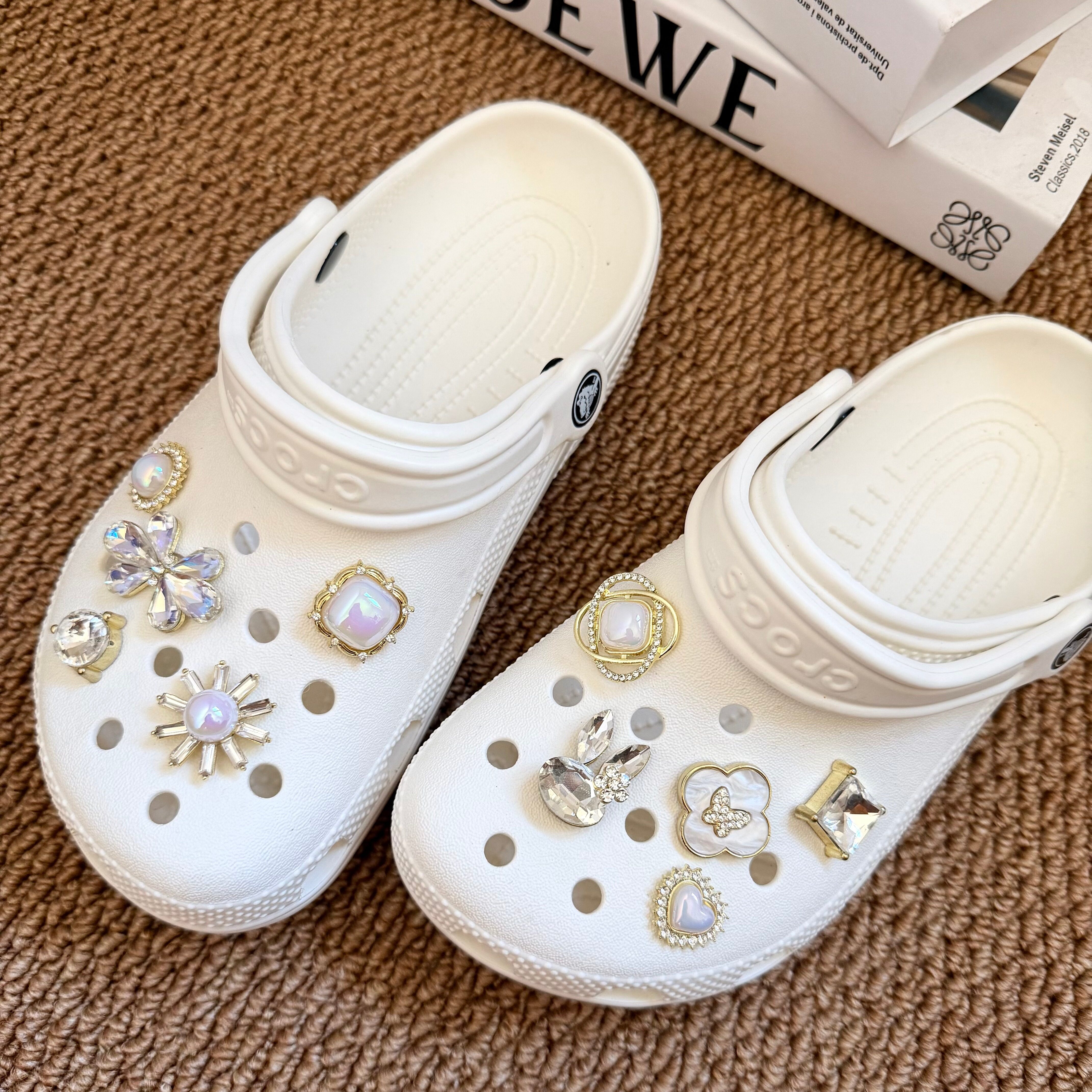 致爱丽丝洞洞鞋鞋花高级感兔子钻石鞋扣适配crocs卡洛驰diy配饰