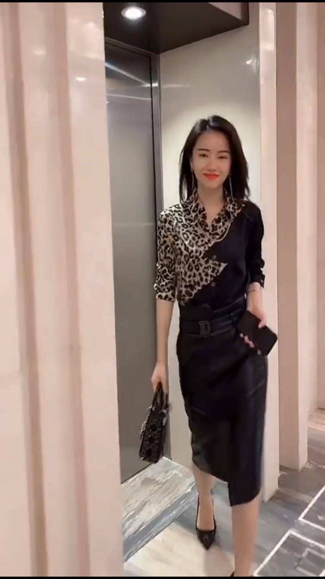 2025年春秋季欧货新款时尚套装女豹纹衬衫PU半身裙修身百搭两件套,女装/女士精品,职业女裙套装,淘宝优惠券,粉丝福利购,淘宝优惠卷