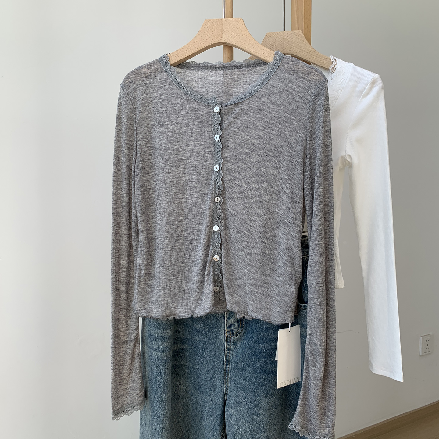 纯色薄款蕾丝拼接针织开衫女设计感薄款防晒罩衫灰色长袖外套上衣