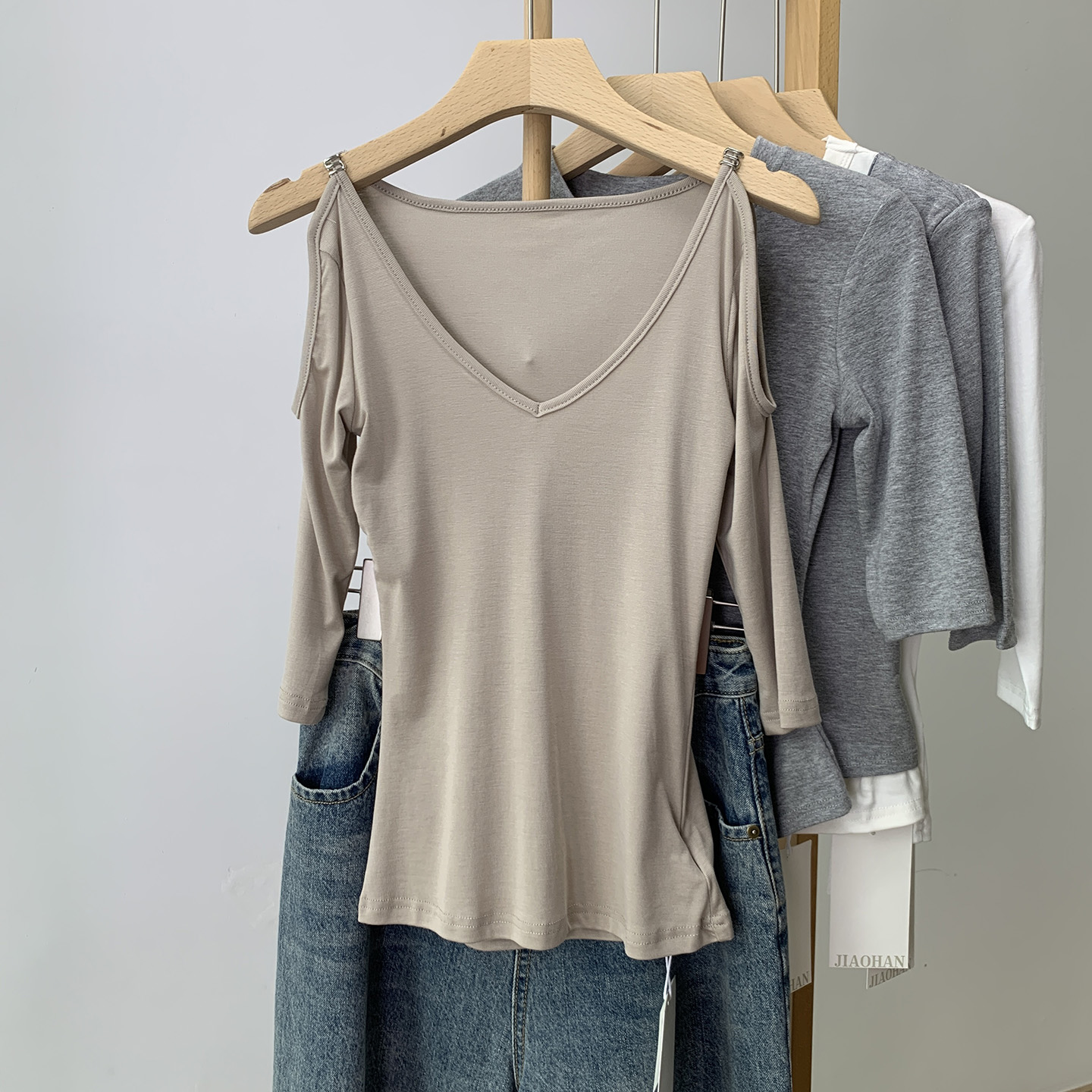 性感辣妹修身天丝中袖U领T恤女纯色春秋打底衫内搭莱赛尔挖肩上衣