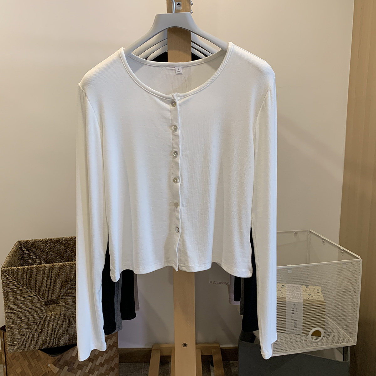 白色温柔风外搭薄款2024早秋韩版长袖针织慵懒纯色开衫外套上衣女