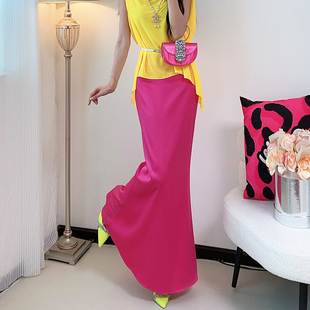 半身裙女秋季2025新款包臀显瘦长裙a字彩色醋酸缎面垂感裙子长款