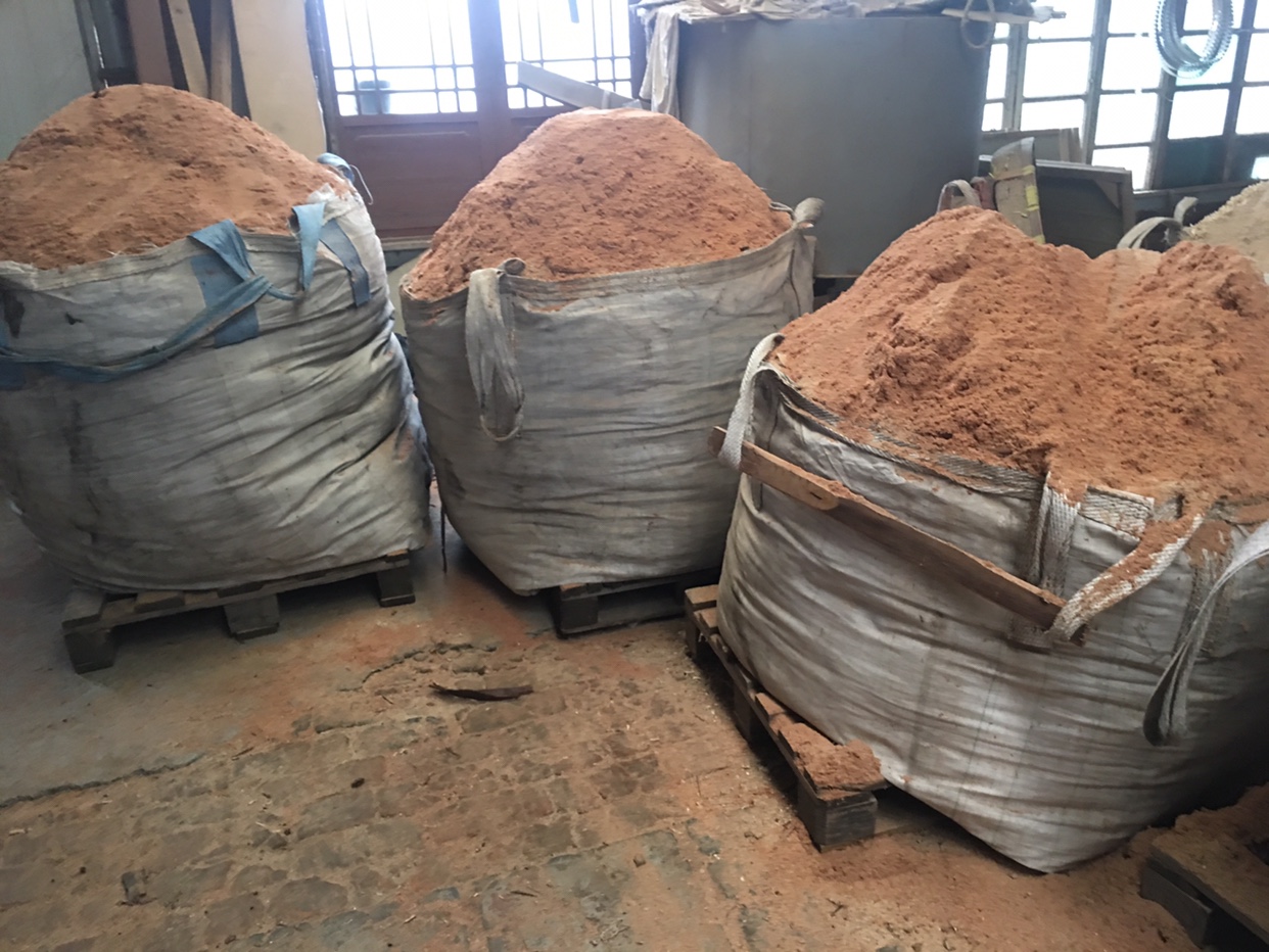 实木泡花锯末木屑拖地吸水鸡鸭