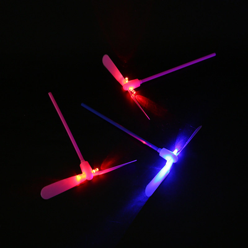 빛나는 대나무 잠자리 향수 빛나는 장난감 포스트 80년대 야시장 진흥을 위한 작은 선물 야외 플래시 장난감 스톨 공급