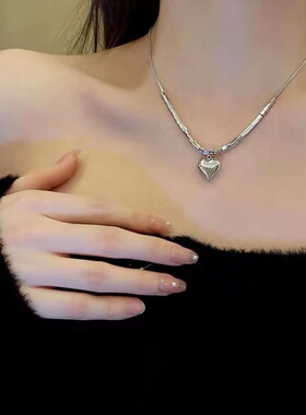 爱心钛钢项链女小众设计感冷淡风不掉色卫衣链心形吊坠潮配饰