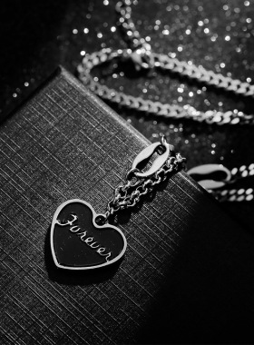 辣妹项链小众女嘻哈钛钢黑色字母爱心卫衣锁骨链长款饰品吊坠