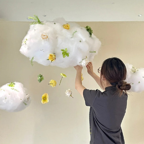 春天橱窗装置布景云朵花