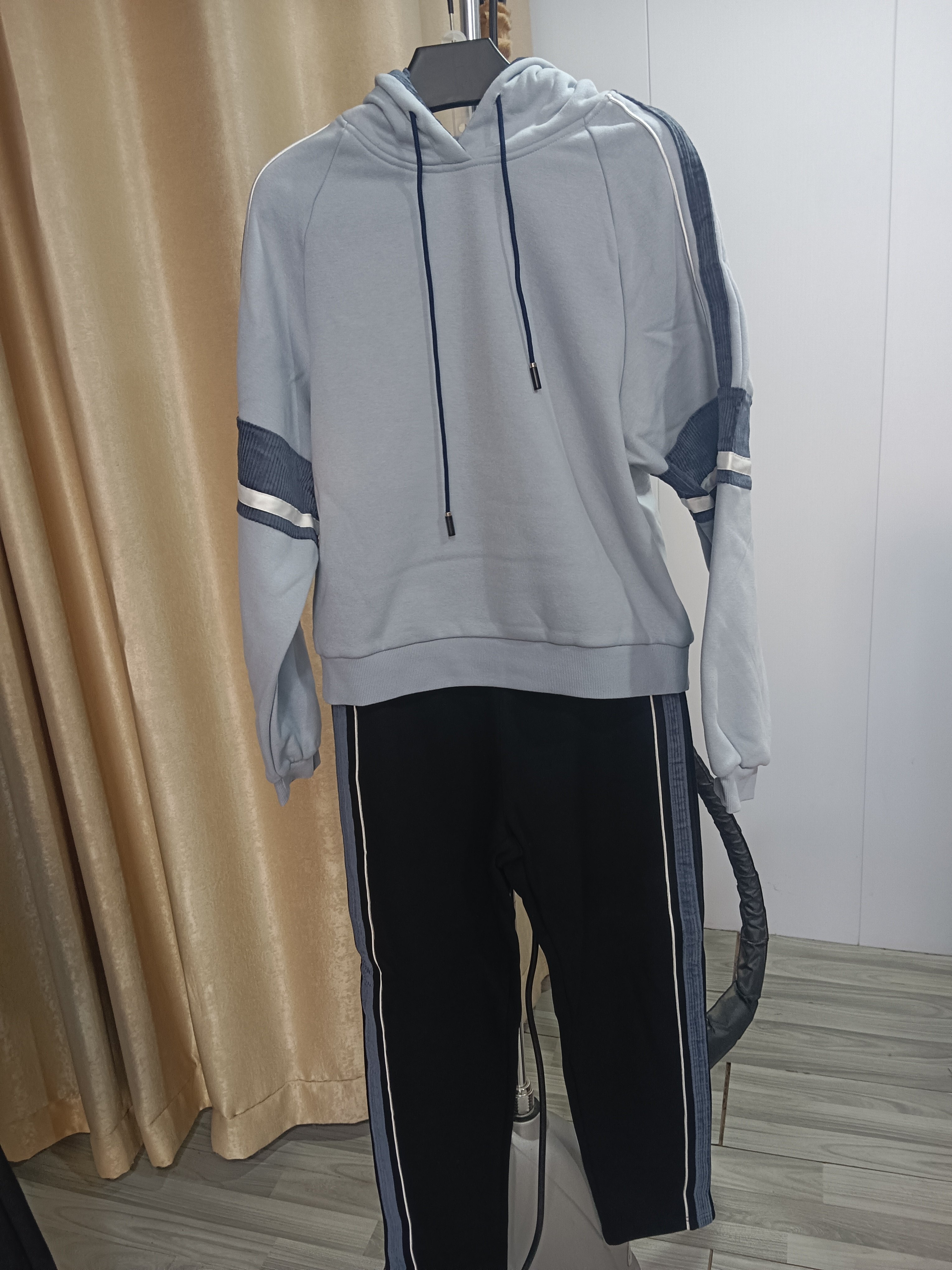 品牌折扣专柜下架春装自由呼吸女士卫衣连帽加绒套装特价宽松版