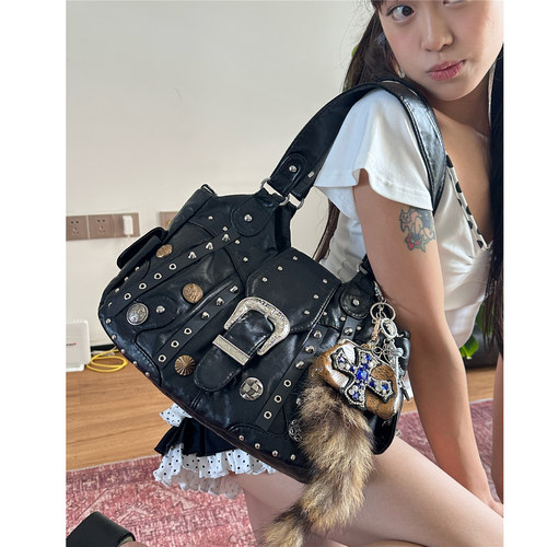 日光欲复古机车辣妹铆钉马鞍包大容量通勤小众Y2K斜挎腋下托特包