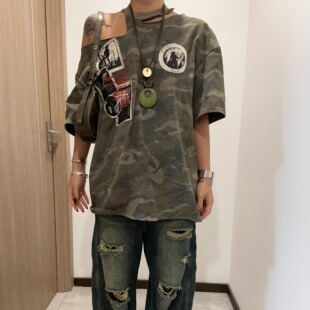 ZOOBI露肩不规则迷彩美式复古印花短袖宽松T恤