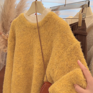 2025秋冬季新款休闲慵懒风黄色软糯圆领毛衣女宽松百搭显白上衣潮
