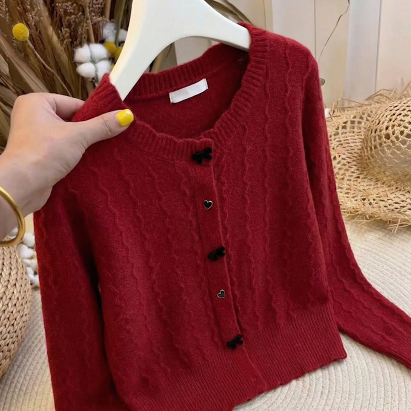 红色优雅风圆领针织开衫女2025秋冬季新款韩版复古毛衣麻花纹上衣