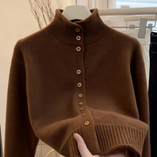 美拉德穿搭棕色休闲风高领针织衫 百搭毛衣外套显瘦上衣潮 女秋冬款