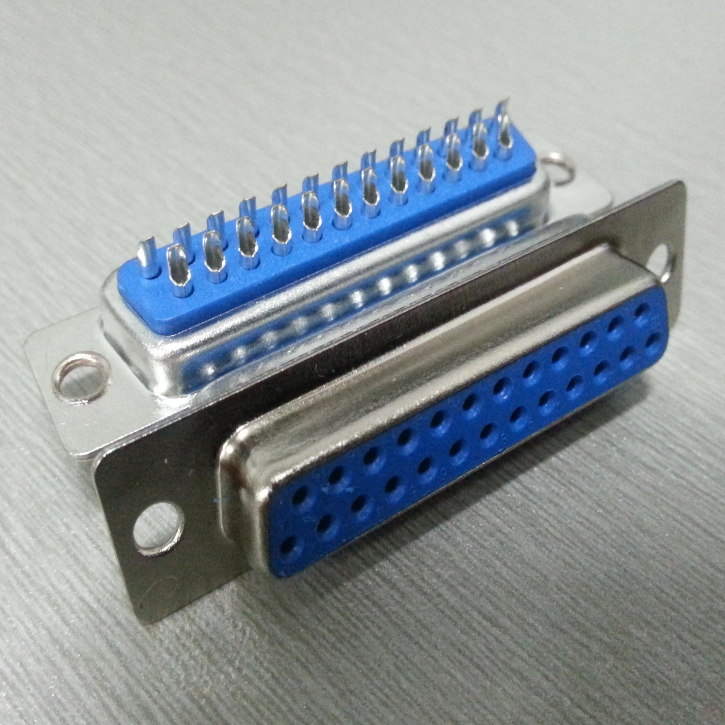 优联康D-SUB2.0系列DB25P母头 优质D-SUB2.0系列DB25P母头