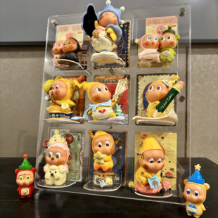 星星人卡片展示盒亚克力9宫格收纳泡泡玛特盲盒手办透明L支架上墙