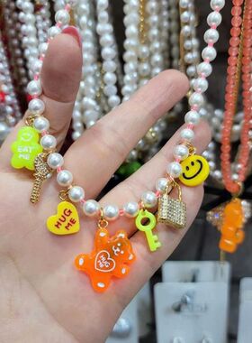 荧光色字母饼干人小熊吊坠项链