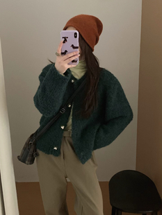 韩系穿搭绿色针织开衫女秋冬季新款毛衣外套宽松慵懒风上衣