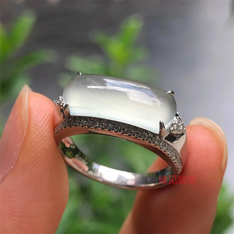 新款缘见翡翠 缅甸天然翡翠玻璃种白冰翡翠马鞍戒18k金钻石镶嵌女