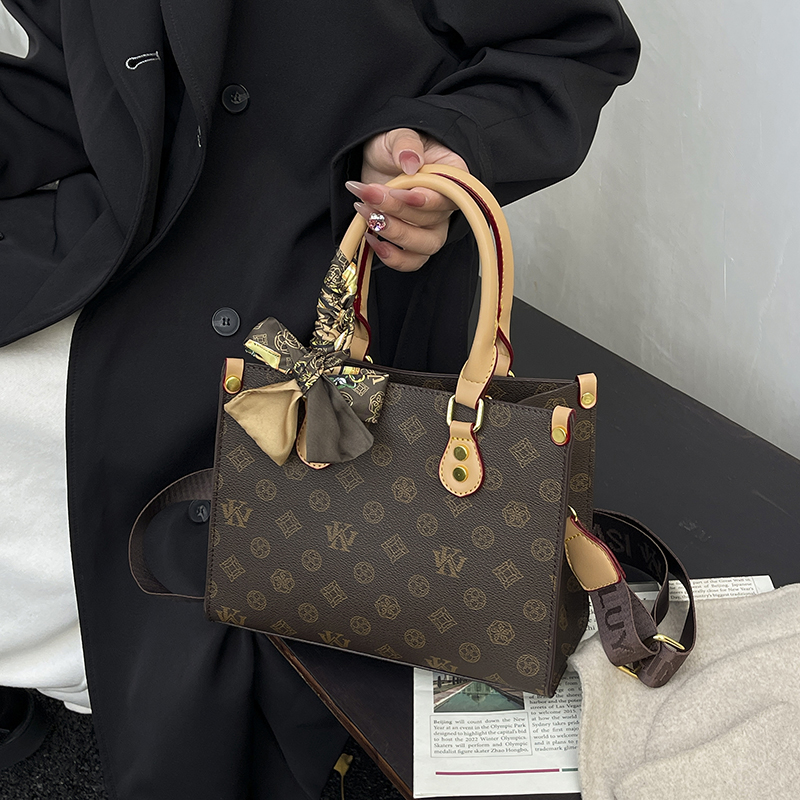 高级感时尚百搭托特包