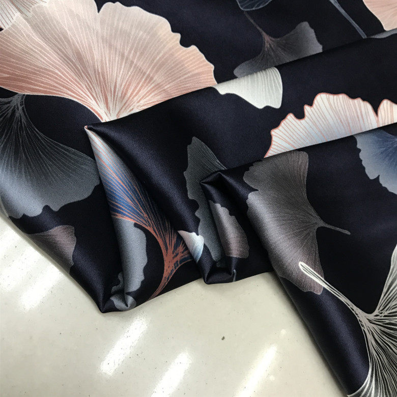 19姆米桑蚕丝喷绘藏青底银杏叶片弹力真丝缎宽幅丝绸旗袍服装面料