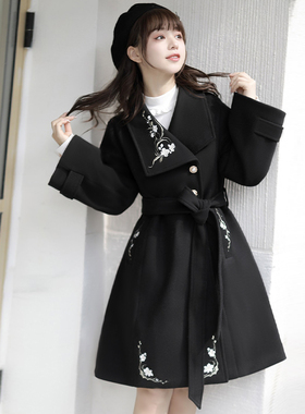 原创正版妗衾国风复古汉元素刺绣系带收腰显瘦中长款毛呢大衣外套