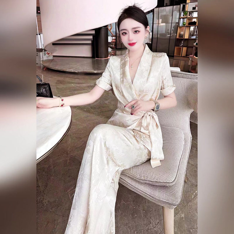 气质优雅女士穿搭松弛感两件套装