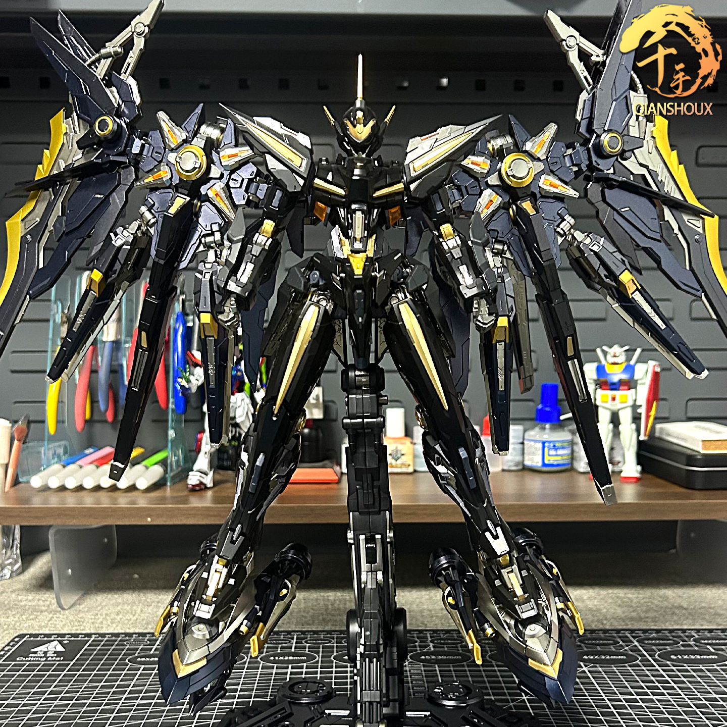 千手改色幻刺黑摩动核拼装模型